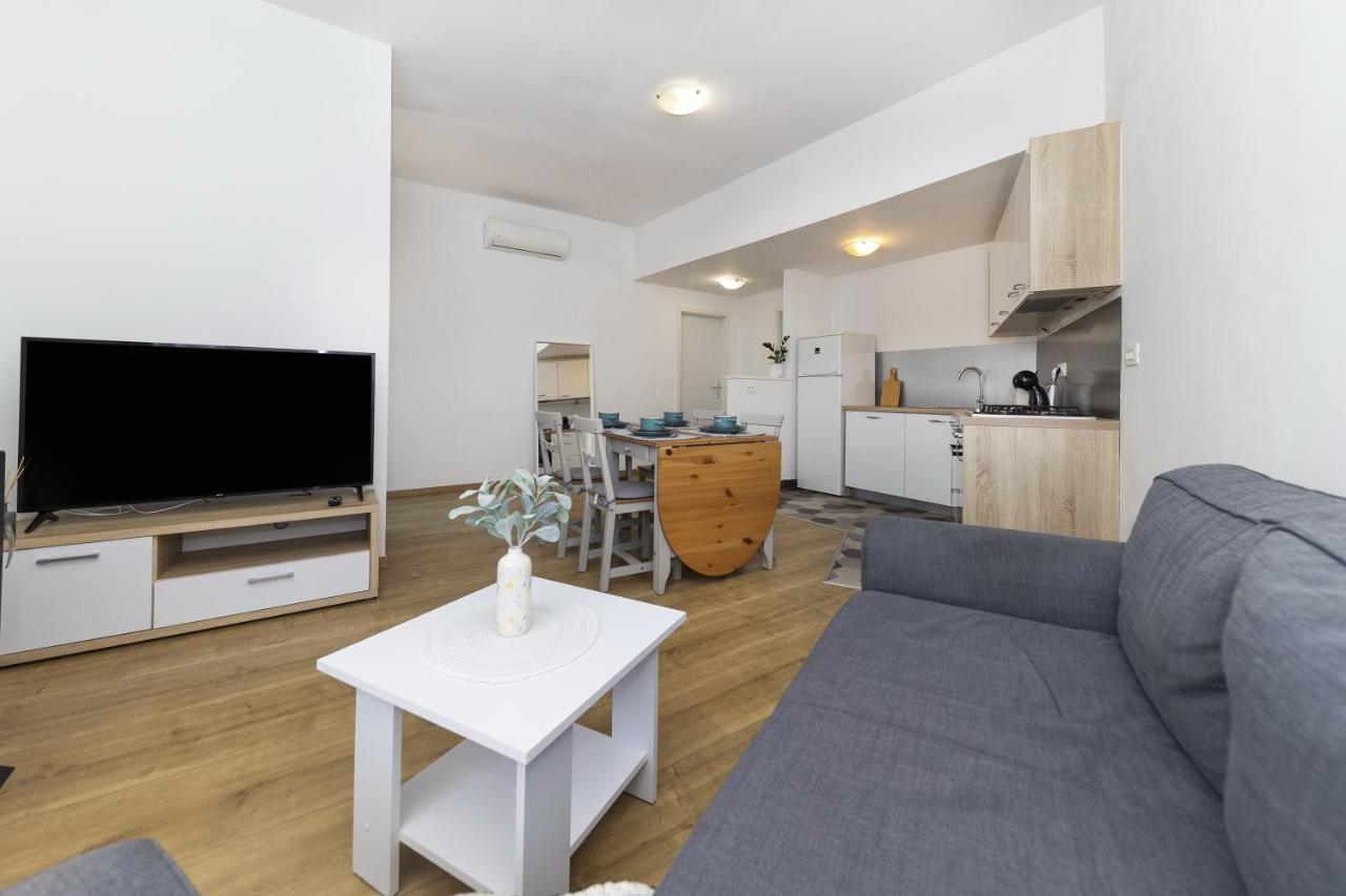 Apartments 23 And 25 With Free Private Parking Zadar Extérieur photo