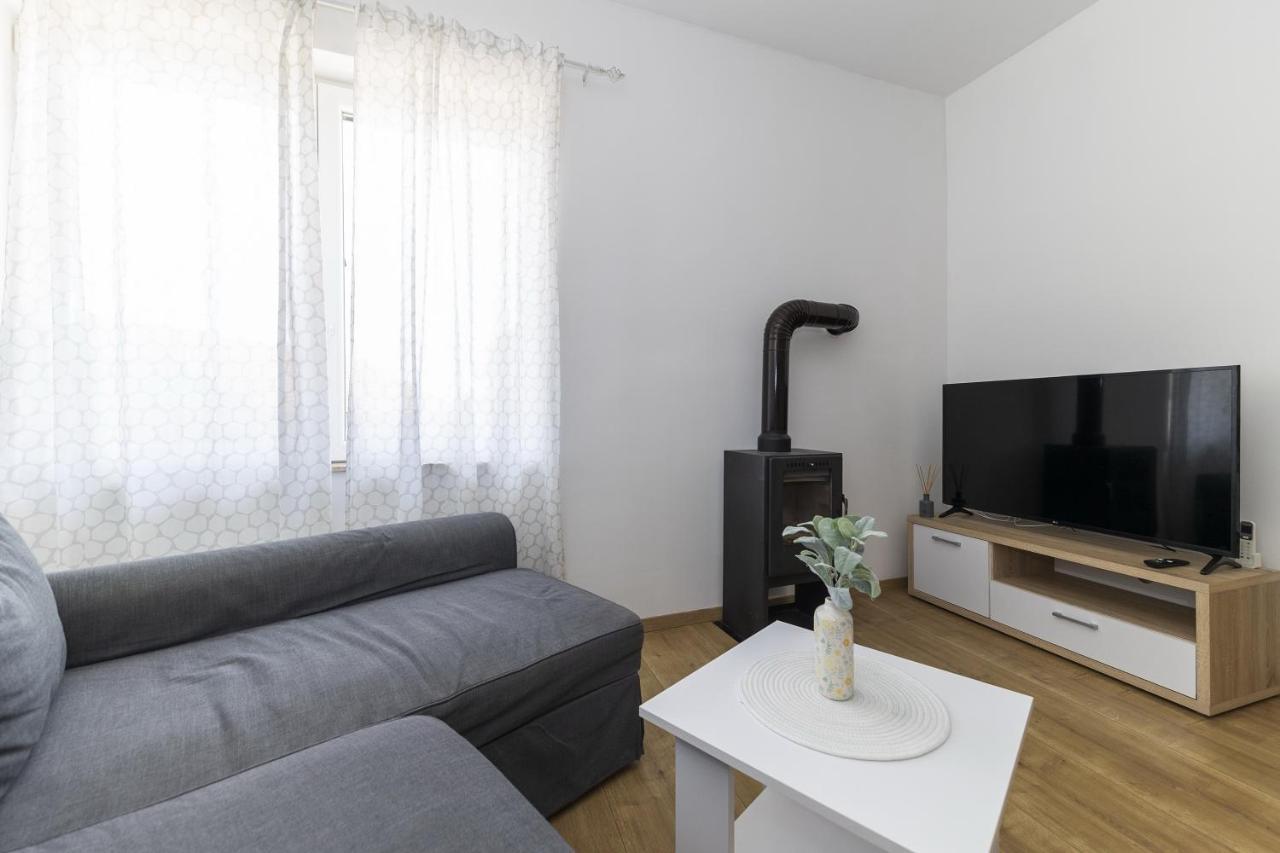 Apartments 23 And 25 With Free Private Parking Zadar Extérieur photo